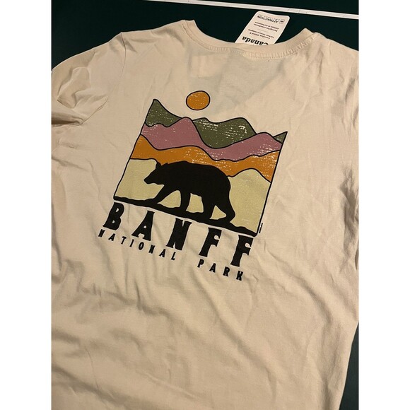NEW Women’s Banff National Park Cream V Neck T-Shirt LARGE Alberta Canada Bear - Picture 1 of 7